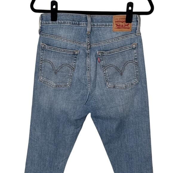 Levi's Womens Wedgie Skinny Jeans Distressed Light Wash Raw Hem Size 28 - Picture 11 of 12